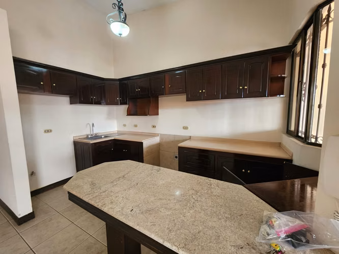 Rental Apartment in Building inside Urbanizacion
