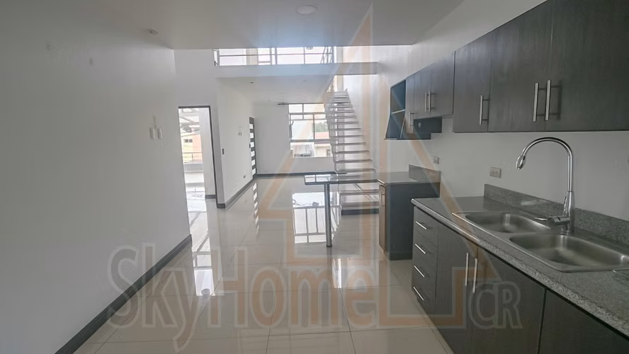 1250 / Casa / Venta / Lomas de Montes de Oca / 3 habitaciones / Mezzanine - Imagen 3