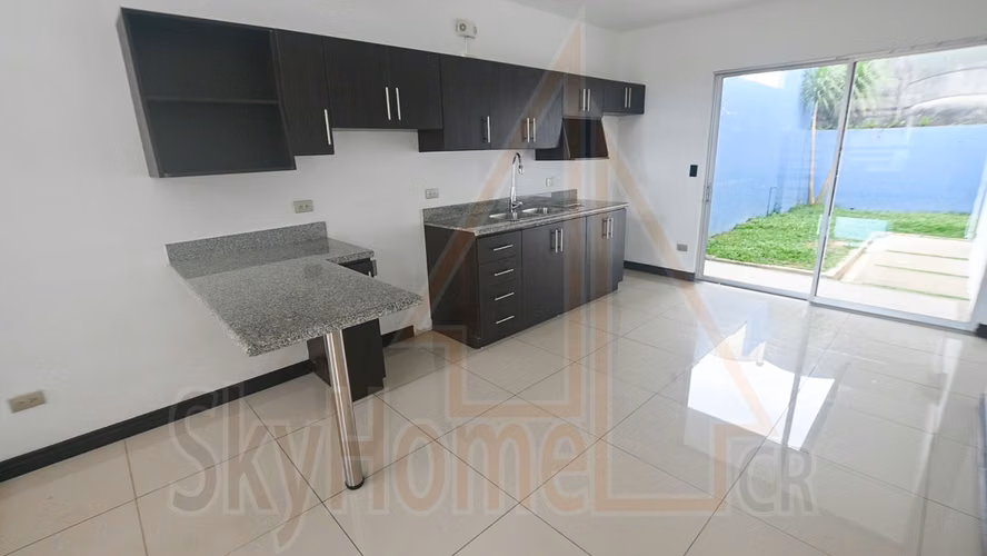 1250 / Casa / Venta / Lomas de Montes de Oca / 3 habitaciones / Mezzanine - Imagen 4