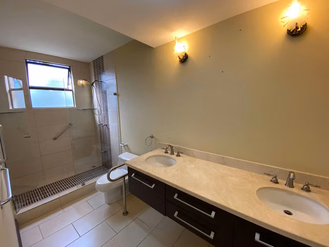 Apartamento de 3 habitaciones en Terrazas de Ayarco, Curridabat