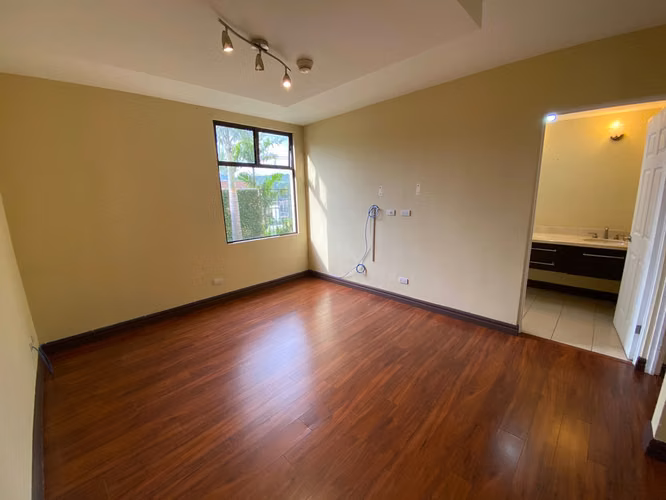 Apartamento de 3 habitaciones en Terrazas de Ayarco, Curridabat