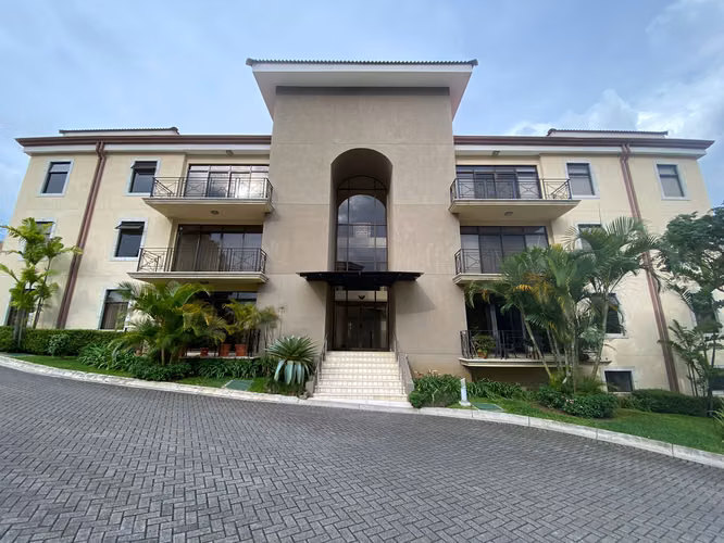 Apartamento de 3 habitaciones en Terrazas de Ayarco, Curridabat