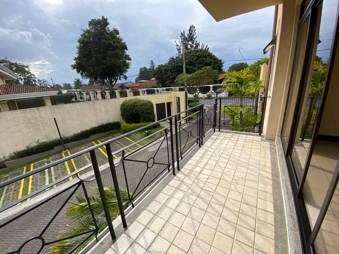 Apartamento de 3 habitaciones en Terrazas de Ayarco, Curridabat