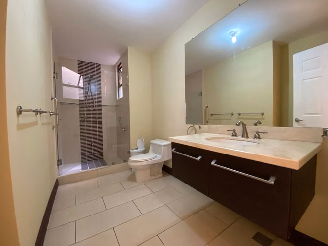 Apartamento de 3 habitaciones en Terrazas de Ayarco, Curridabat