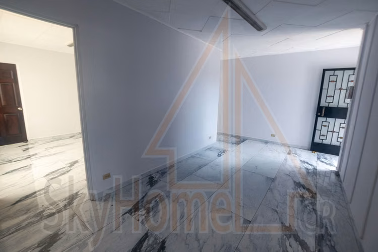 2001 / Propiedad en alquiler / Los Yoses / Esquinera / Uso de suelo mixto / Ideal para oficinas o local comercial 