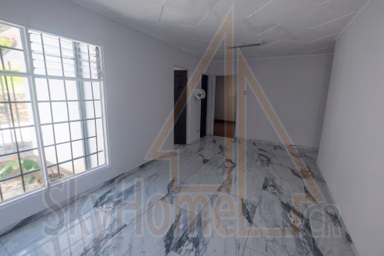 2001 / Propiedad en alquiler / Los Yoses / Esquinera / Uso de suelo mixto / Ideal para oficinas o local comercial 
