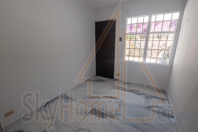 2001 / Propiedad en alquiler / Los Yoses / Esquinera / Uso de suelo mixto / Ideal para oficinas o local comercial 