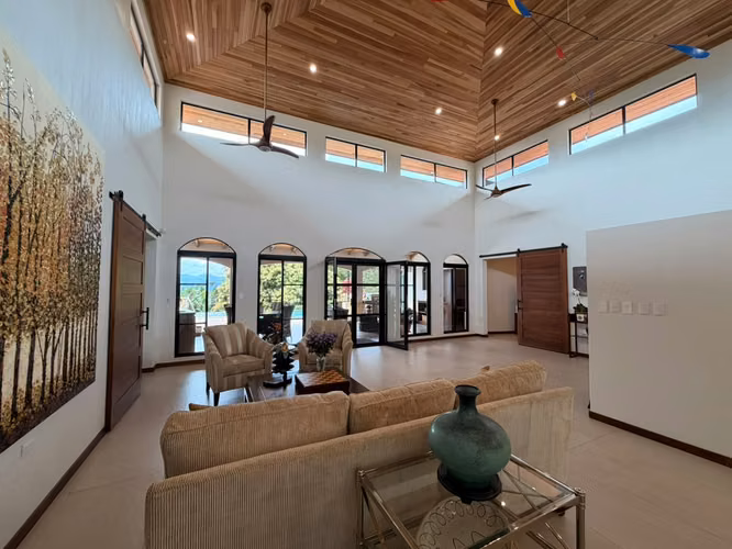 124587 / Casa en venta / Atenas / Vistas a las montañas y al valle / 3 habitaciones / Amplio terreno** - Imagen 12