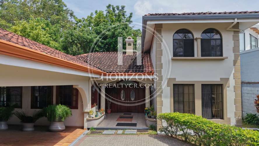 Venta Casa en Residencial Altamonte 4 Habitaciones Oficina Amplio Jardín 8 Parqueos NJA1341 - Imagen 1