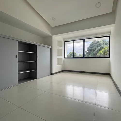 Casa + Aparta-estudio en Escazú | Alquilada en $3,500 | Lote 459m² - Imagen 8
