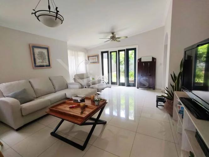En venta casa en condominio en Piedades de Santa Ana. Dormitorio principal en primera planta. - Imagen 16