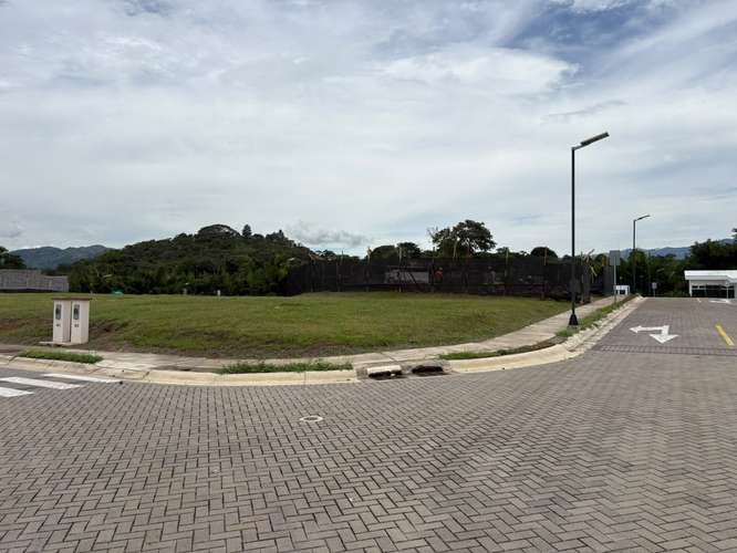 Lote esquinero Condominio Dulúa en Grecia - Imagen 5