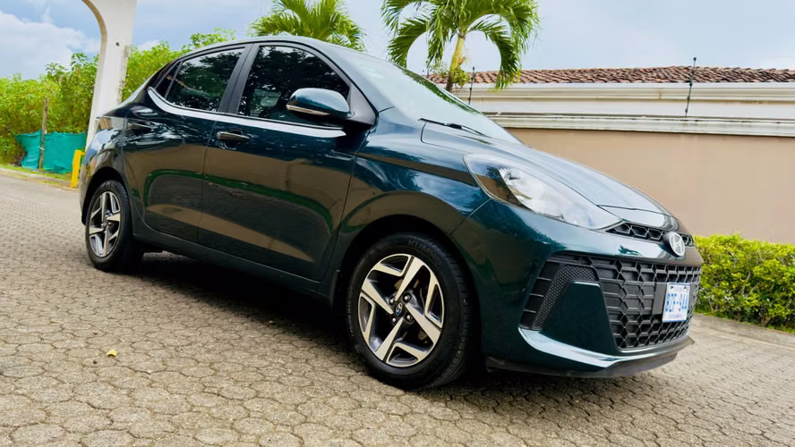 Hyundai Grand i10 2024 Automatico VERSION NACIONAL UN SOLO DUEÑ0 IMPECABLE!! - Imagen 2