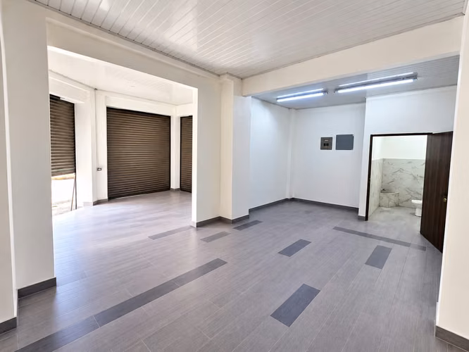 LOCAL COMERCIAL ESQUINERO EN ALQUILER  53 m² – SAN JOSÉ CENTRO