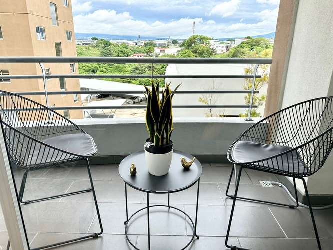 SE ALQUILA EXCLUSIVO APARTAMENTO EN LA SABANA, COMPLETAMENTE AMOBLADO