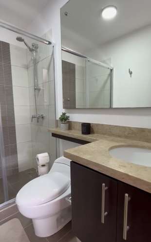SE ALQUILA EXCLUSIVO APARTAMENTO EN LA SABANA, COMPLETAMENTE AMOBLADO