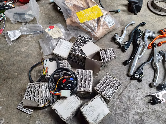 REPUESTOS Y ACCESORIOS PARA MOTOS KTM / BMW – NUEVOS Y USADOS – REMATE – ASCH