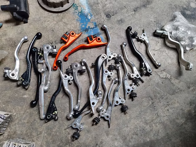 REPUESTOS Y ACCESORIOS PARA MOTOS KTM / BMW – NUEVOS Y USADOS – REMATE – ASCH