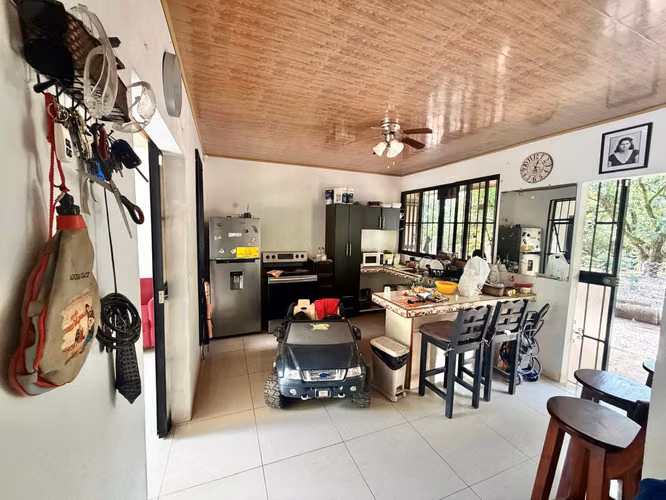Casa de 2 cuartos con piscina, rancho y amplio terreno - A pocos minutos de la playa - Labrador, San Mateo, Alajuela - Imagen 4