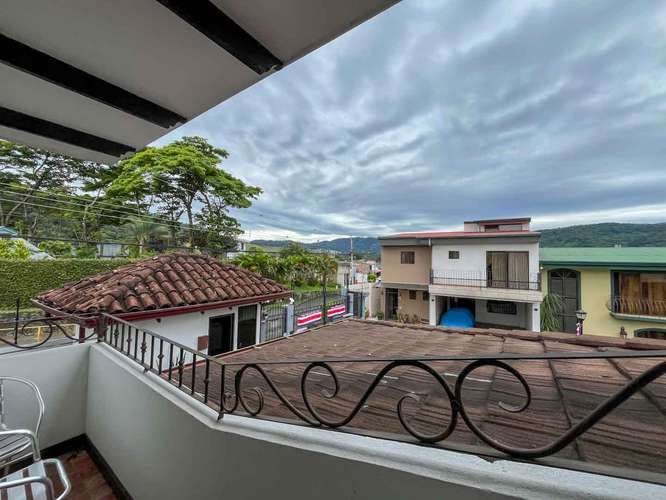 Venta de casa en condominio moderno y con finos acabados