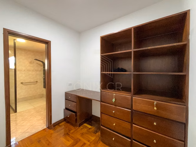 Casa de Una Planta en Alquiler en Pinares de Curridabat 4 habitaciones con Jardín - Imagen 6