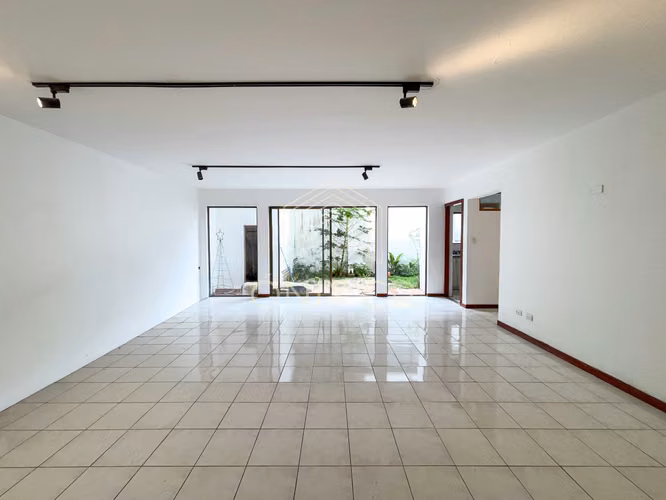 ALQUILER DE APARTAMENTO CON JARDÍN EN PRIMER PISO GRANADILLA, CURRIDABAT