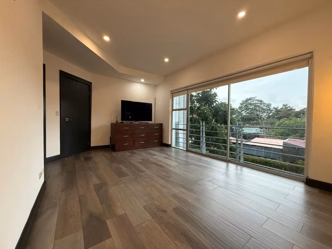 Escazu, cerca La PACO, hermoso-lujoso-amplio 140m2, L.Blanca, 3 hab, 2.5 baños, amenidades. - Imagen 10