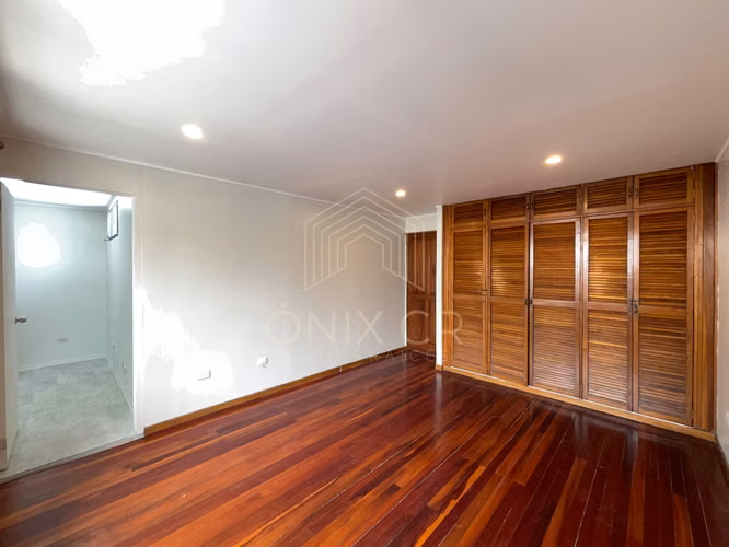 Alquiler Casa en Uruca San José | con Habitación en Primer Nivel + Jacuzzi - Imagen 13