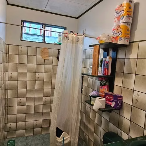 VENTA DE 2 CASAS EN SERVIDUMBRE A 5 MINUTOS DEL MALL OXIGENO EN MERCEDES SUR DE HEREDIA - Imagen 10