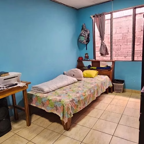 VENTA DE 2 CASAS EN SERVIDUMBRE A 5 MINUTOS DEL MALL OXIGENO EN MERCEDES SUR DE HEREDIA - Imagen 2