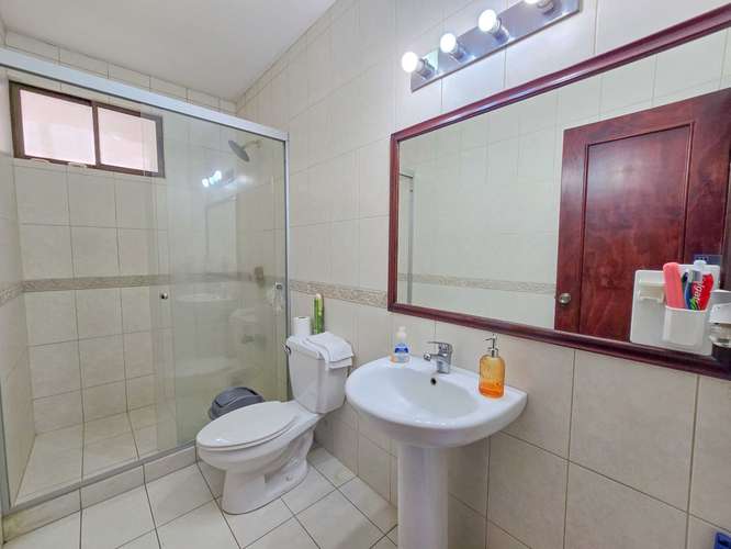 APARTAMENTO CON VISTA DE 3 HABIT. EN GUACHIPELIN ESCAZU - Imagen 7