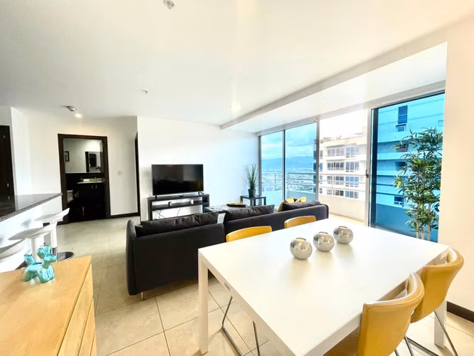 PASEO COLÓN APARTAMENTO AMOBLADO CON PARQUEO EN TORRE 70M2 DE DISEÑADOR