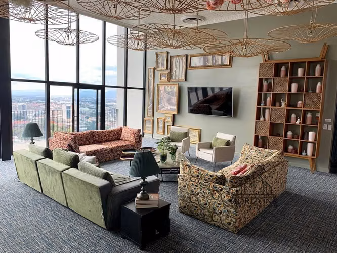 Se Alquila Apartamento Tipo Estudio Amueblado en URBN Escalante con Vista a las Montañas NJA1458JB - Imagen 9