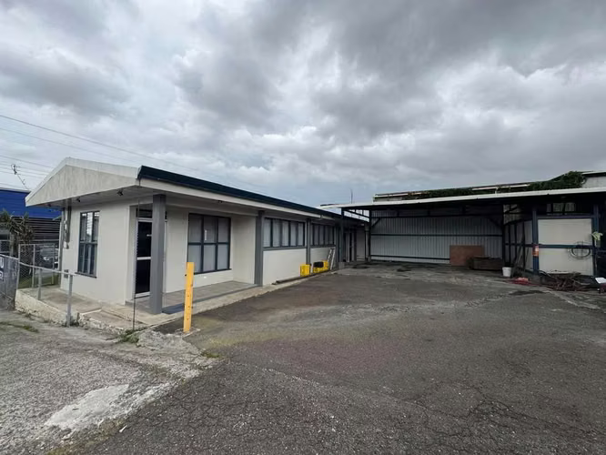 ALQUILER DE BODEGA CON OFICINAS EN LA URUCA