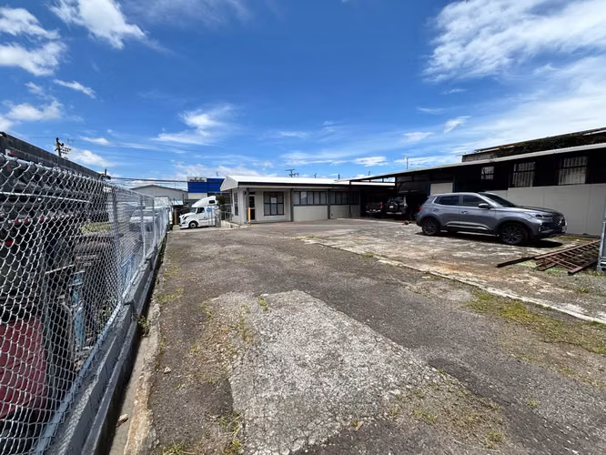 ALQUILER DE BODEGA CON OFICINAS EN LA URUCA