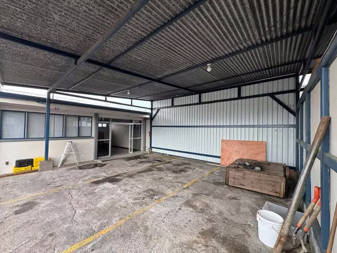 ALQUILER DE BODEGA CON OFICINAS EN LA URUCA