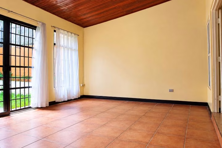 AMPLIA CASA EN ROHRMOSER. - Imagen 4