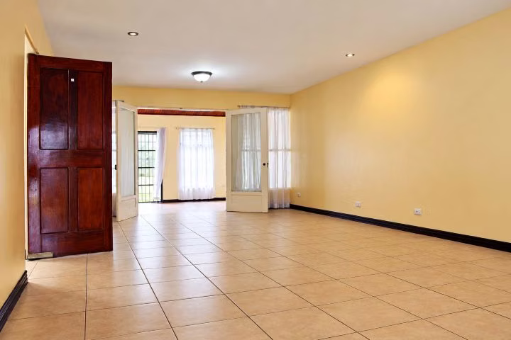 AMPLIA CASA EN ROHRMOSER. - Imagen 3