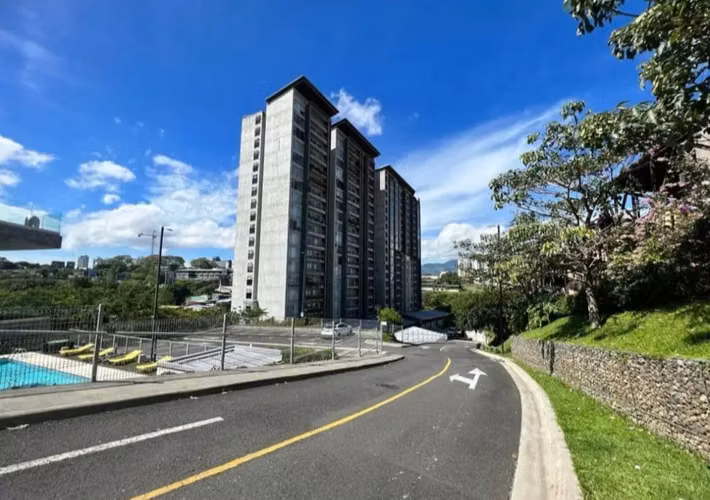 Apartamento en Venta en Azenza, La Uruca – 2 Habitaciones – Inversión con Inquilino – Alta Plusvalía