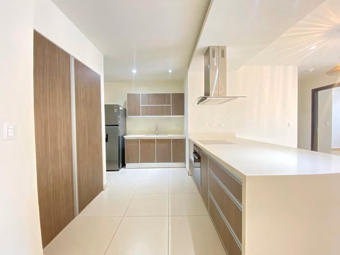 Alquiler de Apartamento en Santa Ana centro con línea blanca - Imagen 2
