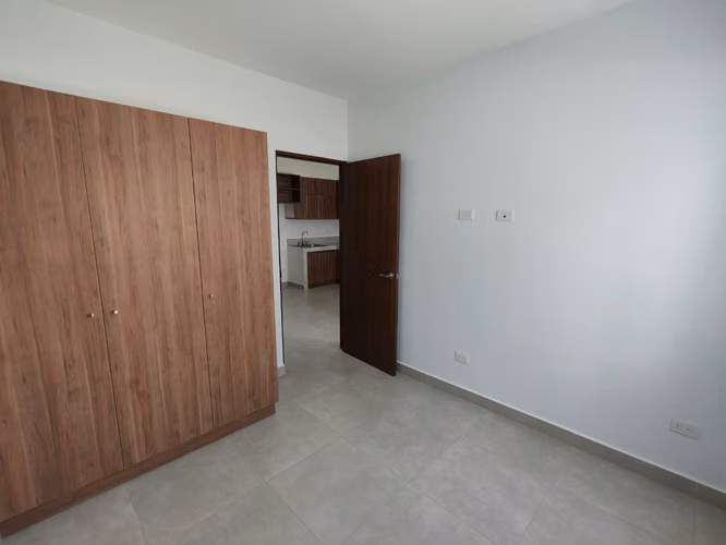 Se alquilan 2 apartamentos en Rohrmoser. Al final del Boulevard y cerca del Colgio Británico. - Imagen 10
