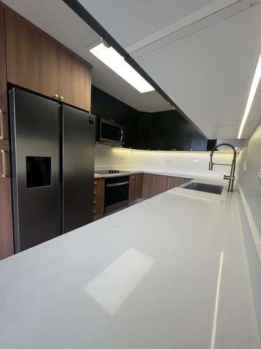 Vendo Exclusivo Apartamento Totalmente Remodelado en Escazú SSA - Imagen 2