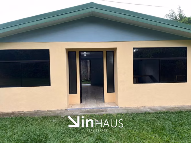 Venta de propiedad con 5 casas y un apartamento en San Rafael Arriba de Desamparados -EU (ID43587)