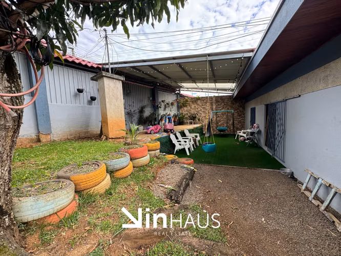 Venta de propiedad con 5 casas y un apartamento en San Rafael Arriba de Desamparados -EU (ID43587)