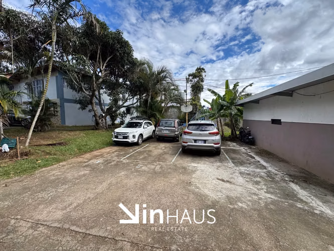 Venta de propiedad con 5 casas y un apartamento en San Rafael Arriba de Desamparados -EU (ID43587)