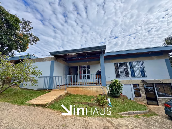 Venta de propiedad con 5 casas y un apartamento en San Rafael Arriba de Desamparados -EU (ID43587)