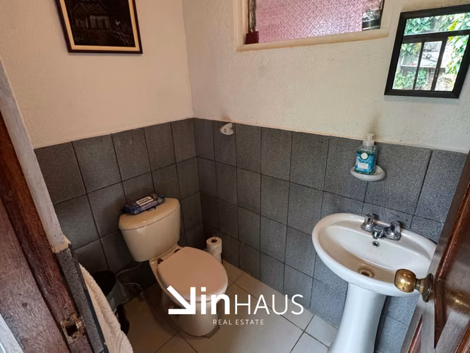 Venta de propiedad con 5 casas y un apartamento en San Rafael Arriba de Desamparados -EU (ID43587)