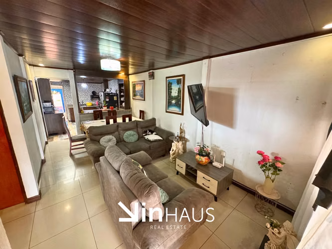 Venta de propiedad con 4 casas y un apartamento en Aserrí  -EU (ID43588) - Imagen 2