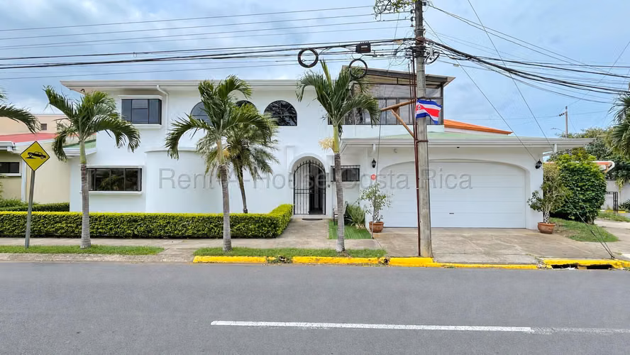 Venta de Casa Residencial Los Arcos, Ciudad Cariari-Ulloa.