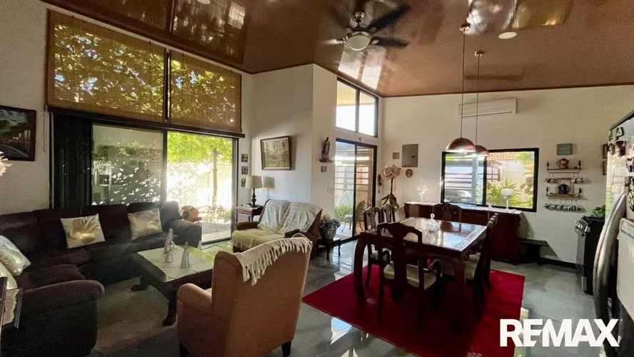 Hermosa Casa en Venta San Mateo  - Imagen 2